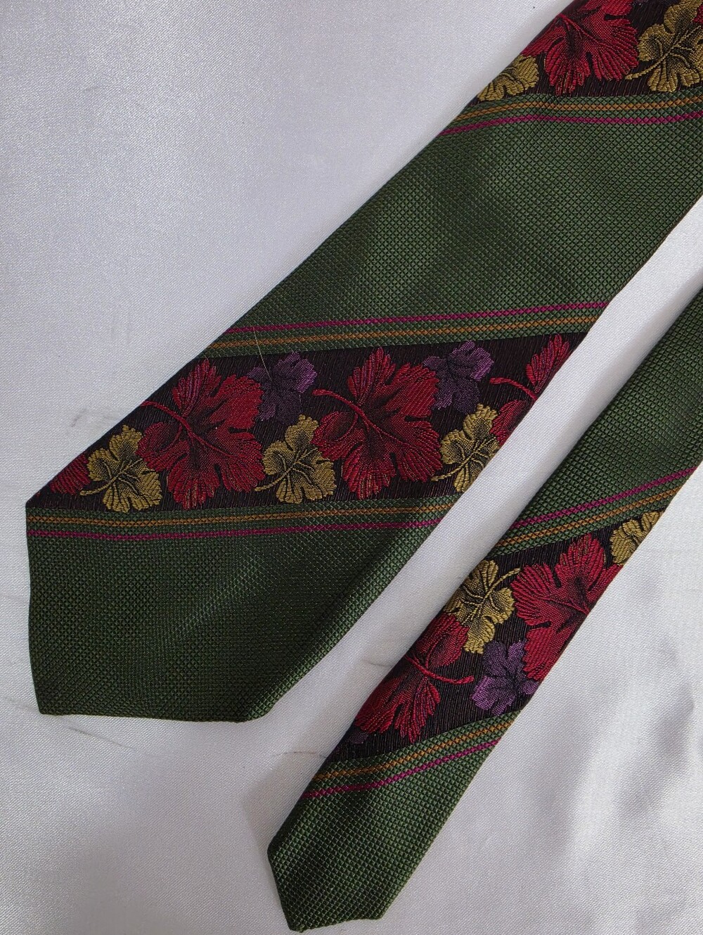 Vintage Valentino Green Floral Band 100% Silk Tie